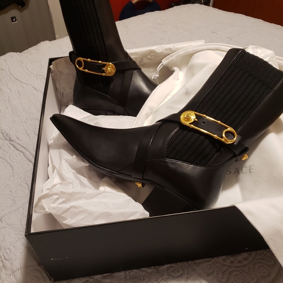 Versace boots - Picture 9 of 10